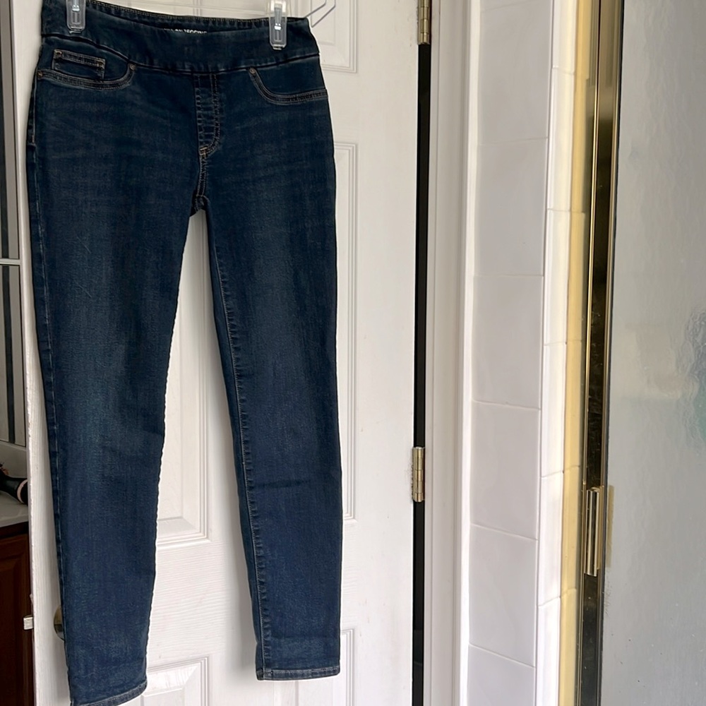 Chico’s pull on denim jegging
